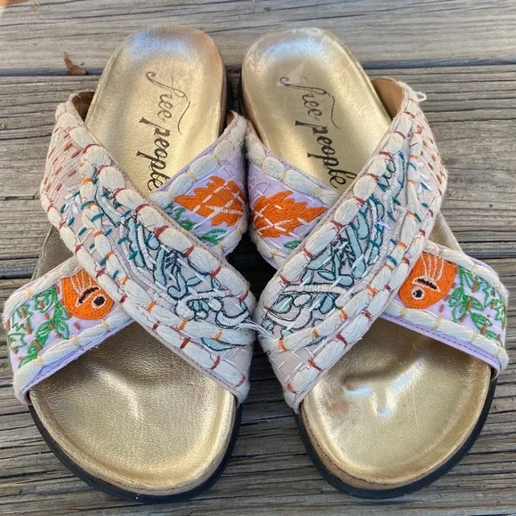 Free People Wildflowers Crossband Sandals Patched Kantha Women’s Size 9.5 - Picture 2 of 8